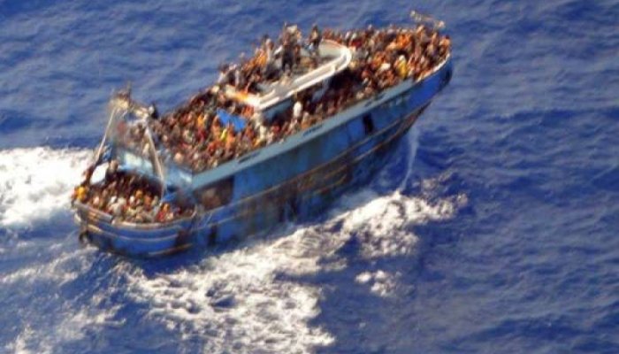 Σύμφωνα με τον κυβερνήτη του σκάφους του Λιμενικού: Ξαφνική μετατόπιση φορτίου οδήγησε στο πολύνεκρο ναυάγιο της Πύλου