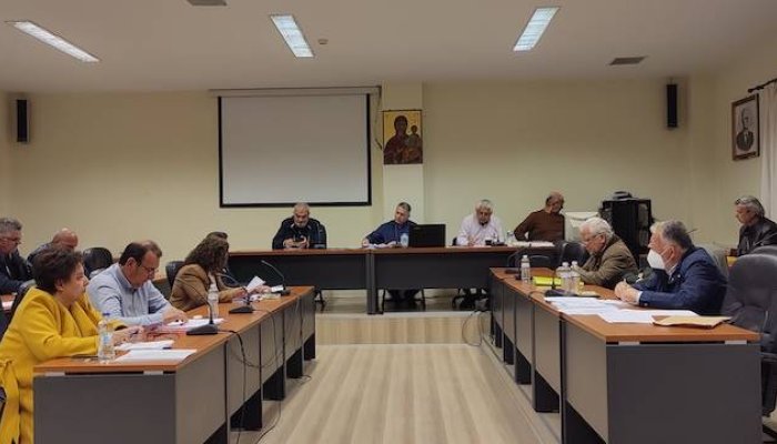 Το απόλυτο χάος στο Δημοτικό Συμβούλιο Τριφυλίας: Πέντε διακοπές για να ηρεμήσουν τα πνεύματα