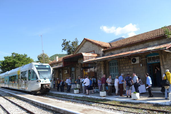 35 Αγγλοι τουρίστες με τρένο στην Κυπαρισσία (φωτογραφίες) - ΕΛΕΥΘΕΡΙΑ  Online