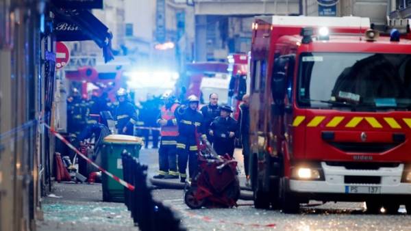 Ένα άτομο παραμένει αγνοούμενο μετά την έκρηξη αερίου στο κέντρο του Παρισιού