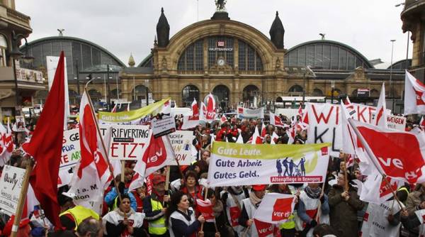 Γερμανία: Αύξηση αποδοχών για τους δημόσιους υπαλλήλους ζητούν τα συνδικάτα