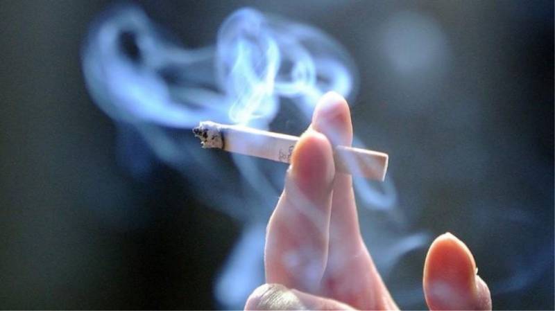 Έρευνα: Πρώην και «λάιτ» καπνιστές δεν γλιτώνουν τη ζημιά στους πνεύμονες τους