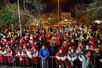 Με ξεφάντωμα και κέφι ξεκίνησε το 3ο Καλαματιανό Καρναβάλι (φωτογραφίες)