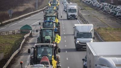 Σε κατάσταση πολιορκίας οι κάτοικοι του Παρισιού λόγω των αγροτικών κινητοποιήσεων