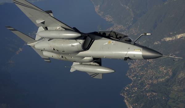 Την άνοιξη στην Καλαμάτα το πρώτο εκπαιδευτικό αεροσκάφος της Leonardo