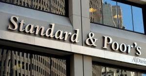 Ο οίκος Standard &amp; Poor’s υποβάθμισε το μακροπρόθεσμο αξιόχρεο του ελληνικού δημοσίου από B- σε CCC