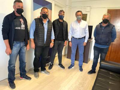 Συνάντηση Μαντά με παραγωγούς που δραστηριοποιούνται στις λαϊκές αγορές