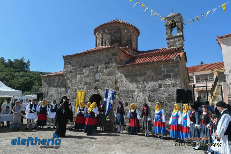 Θεία λειτουργία και παραδοσιακή χορευτική εκδήλωση στην ιστορική Μονή Γαρδικίου (φωτογραφίες)