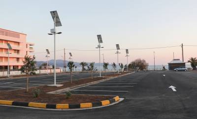 Καλαμάτα: Εγκαινιάστηκε το ανακαινισμένο πάρκινγκ στη Ναυαρίνου (βίντεο)