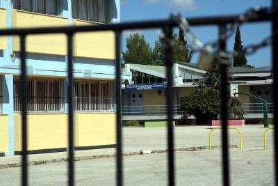 Σε στάσεις εργασίας προχωρούν από σήμερα οι καθηγητές της δευτεροβάθμιας εκπαίδευσης για τις υποχρεωτικές υπερωρίες και την αξιολόγηση