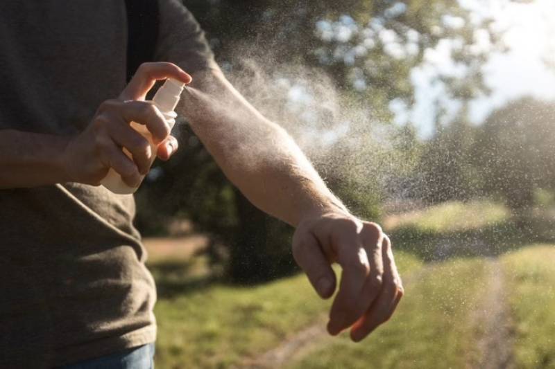 Κουνούπια τέλος. 4 tips για να απαλλαγείτε από τα ενοχλητικά κουνούπια και τα τσιμπήματα όλο το καλοκαίρι!