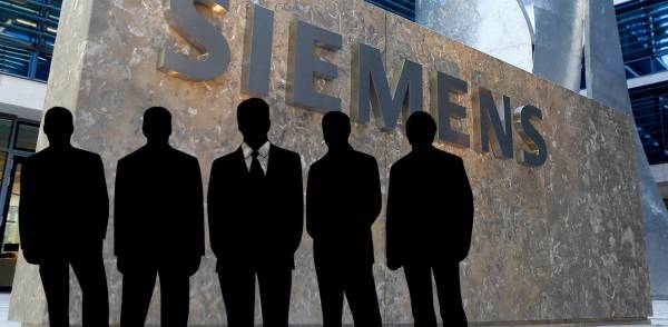 Υπόθεση Siemens: Ένοχοι 22 κατηγορούμενοι, απαλλάχθηκε λόγω παραγραφής ο Θ. Τσουκάτος