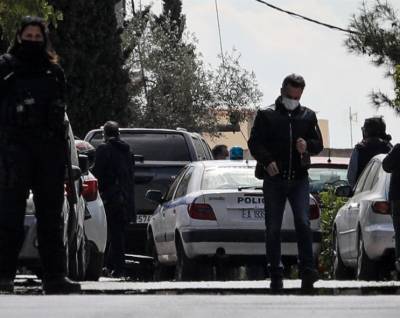 Δολοφονία στη Γλυφάδα: Σκότωσε το σύντροφο της μητέρας του και παραδόθηκε στην αστυνομία