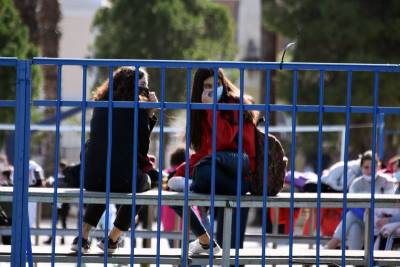 Αντίστροφη μέτρηση για το άνοιγμα των σχολείων με αυστηρά πρωτόκολλα