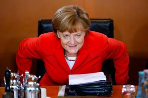 Η Μέρκελ θέλει να βοηθήσει την Ελλάδα, εκτιμά σε άρθρο της η Frankfurter Allgemeine