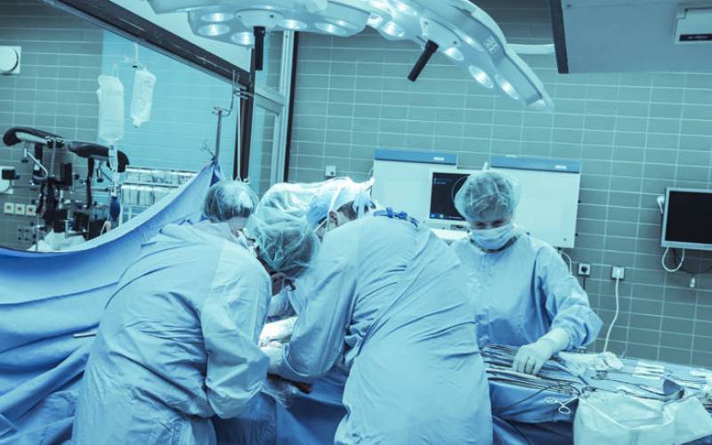 Σοβαρές επιπλοκές σε χειρουργεία ασθενών που έχουν προσβληθεί από κορονοϊό