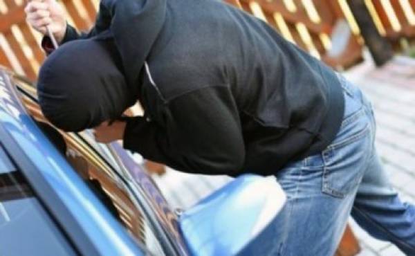 Σύλληψη για κλοπές σε αυτοκίνητα στη Σκάλα Λακωνίας