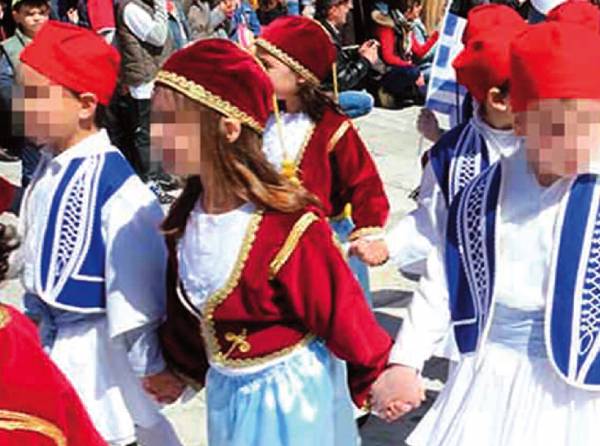 Εκανε πίσω ο Νίκας για τις παραδοσιακές στολές μετά τις διαμαρτυρίες των γονιών