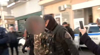 Μεσολόγγι: Απολογείται υπό δρακόντεια μέτρα ασφαλείας ο 51χρονος (βίντεο)