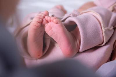 Βέροια: Η μητέρα χτύπησε μέχρι θανάτου το 6 μηνών βρέφος (βίντεο)