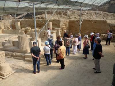 Μέλη της Εταιρείας των Φίλων του Εθνικού Αρχαιολογικού Μουσείου στην Αρχαία Θουρία