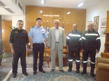 3 πυροσβεστικά αεροπλάνα κι ελικόπτερο στην Καλαμάτα