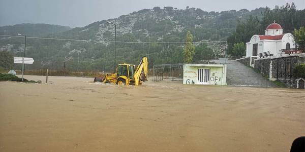 Κρήτη: Έντονα πλημμυρικά φαινόμενα σε Οροπέδιο Λασιθίου και Καστέλι Πεδιάδος (βίντεο)