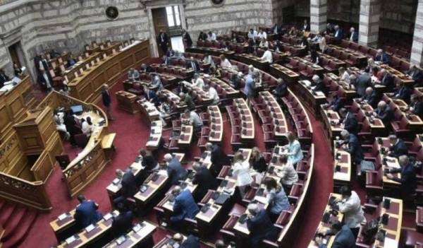 Βουλή: Ενός λεπτού σιγή για τα θύματα του δυστυχήματος στα Τέμπη