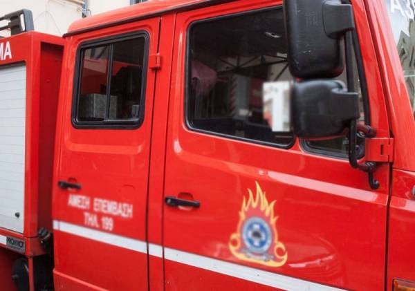 Μεσσηνία: Φωτιά σε αποθήκη στην Τερψιθέα