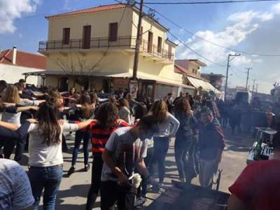 Μαθητικό γλέντι Τσικνοπέμπτης και στο Μάραθο (φωτογραφίες)