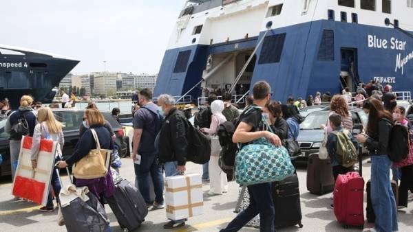 ΕΛΣΤΑΤ: 64,9% αυξήθηκε η διακίνηση επιβατών στα λιμάνια