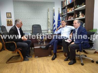 Συνάντηση Μητσοτάκη - Σαμαρά - Καφαντάρη στο δημαρχείο Πύλου
