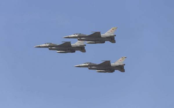 Υπερπτήση τουρκικών F-16 σε Οινούσσες και Παναγιά