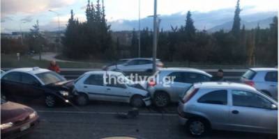 Θεσσαλονίκη: Καραμπόλες με τουλάχιστον 10 τρακαρισμένα αυτοκίνητα στον Περιφερειακό