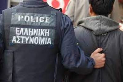 Επιχείρηση σκούπα στην Αττική: Προσαγωγές αρχηγικών μελών σε κύκλωμα μεταφοράς παράνομων μεταναστών