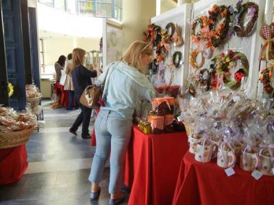 Πασχαλινό παζάρι από το "Χαμόγελο του παιδιού"