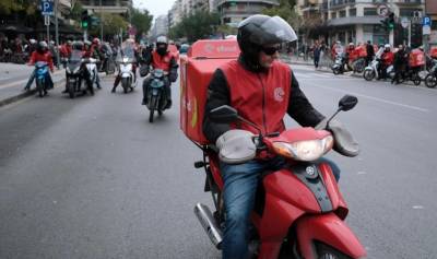 Θεσσαλονίκη: Διαμαρτυρία εργαζομένων σε τουρισμό-επισιτισμό, φραστική αντιπαράθεση με τους αστυνομικούς