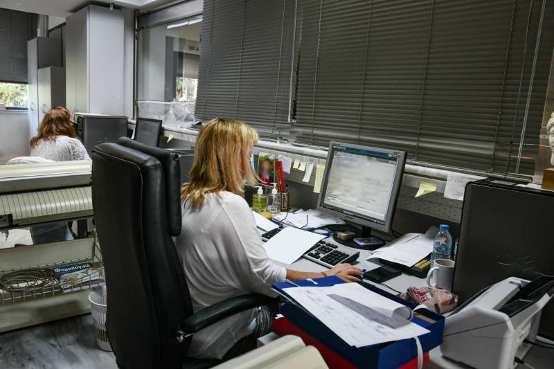 «Όχι» του ΣτΕ στην επαναφορά του 13ου και 14ου μισθού στο Δημόσιο