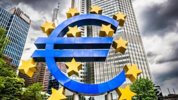 Επιτάχυνση της οικονομικής δραστηριότητας στην Ευρωζώνη τον Απρίλιο από τη μείωση των περιορισμών στον τομέα των υπηρεσιών