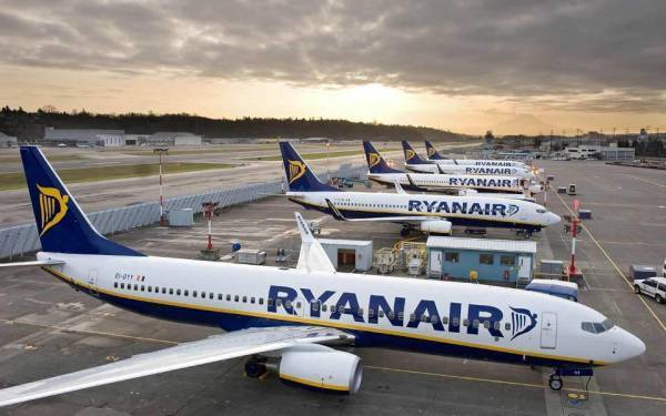 Ryanair: Απολύσεις 3.500 υπαλλήλων αν δεν συμφωνηθεί μείωση μισθών