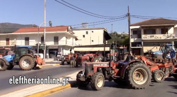 Αγρότες απέκλεισαν τον κόμβο του Ασπροχώματος (βίντεο)