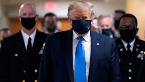 Ο Τραμπ φόρεσε μάσκα δημοσίως για πρώτη φορά