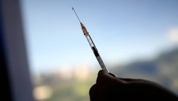 Μετάλλαξη Όμικρον: Επιταχύνεται η έρευνα για την ανάπτυξη εμβολίων κατά της νέας παραλλαγής στην Κίνα