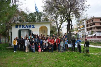 Ο "Ευκλής" καθαρίζει την παραλία στη Καλαμάτα