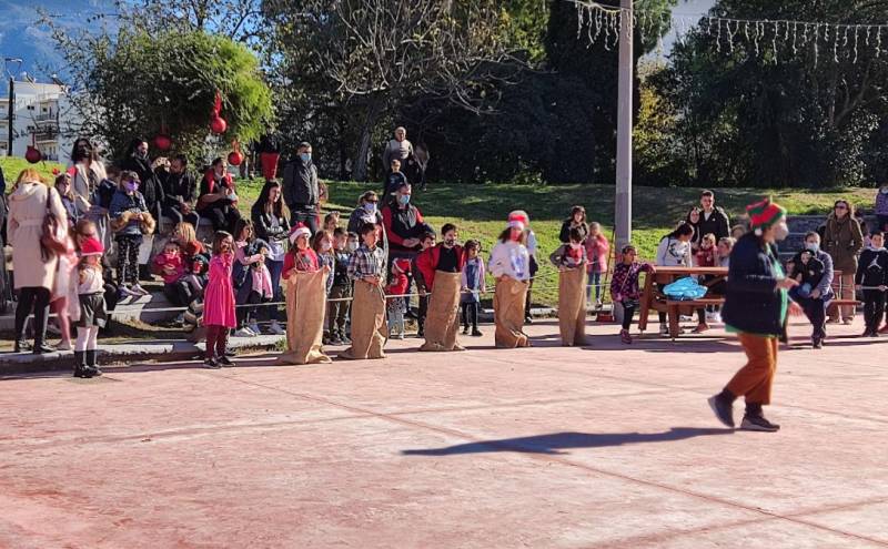 Παιχνίδι και χαμόγελα στο Χριστουγεννιάτικο Σταθμό του Αϊ-Βασίλη στην Καλαμάτα
