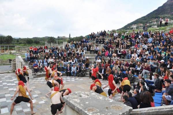 1.500 Ιταλοί μαθητές την Άνοιξη στην Αρχαία Μεσσήνη για διεθνές φεστιβάλ