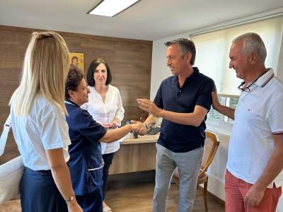 Επίσκεψη Μαντά στο Νοσοκομείο Κυπαρισσίας