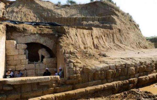 Δύο νέες μελέτες για το μνημείο στον λόφο Καστά της Αμφίπολης