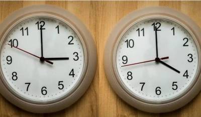 Μια ώρα μπροστά οι δείκτες των ρολογιών