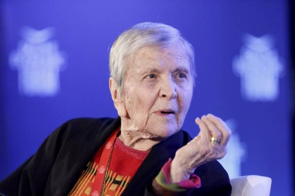 Ελένη Αρβελέρ: Έγκλημα και βλακεία να μην εμβολιαζόμαστε